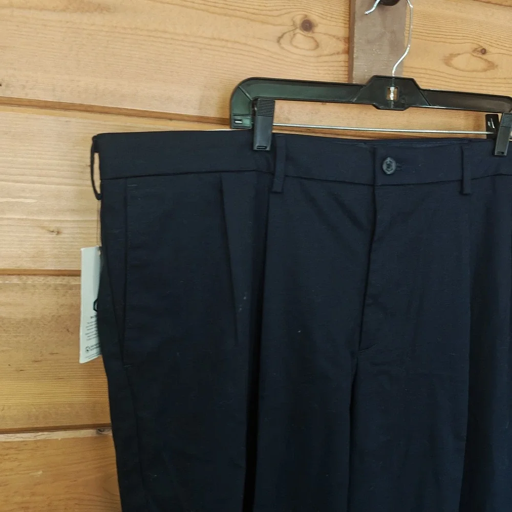 Dockers Men's Signature Khaki Relaxed Fit Lux Cotton Stretch Pants Navy 44 x 32